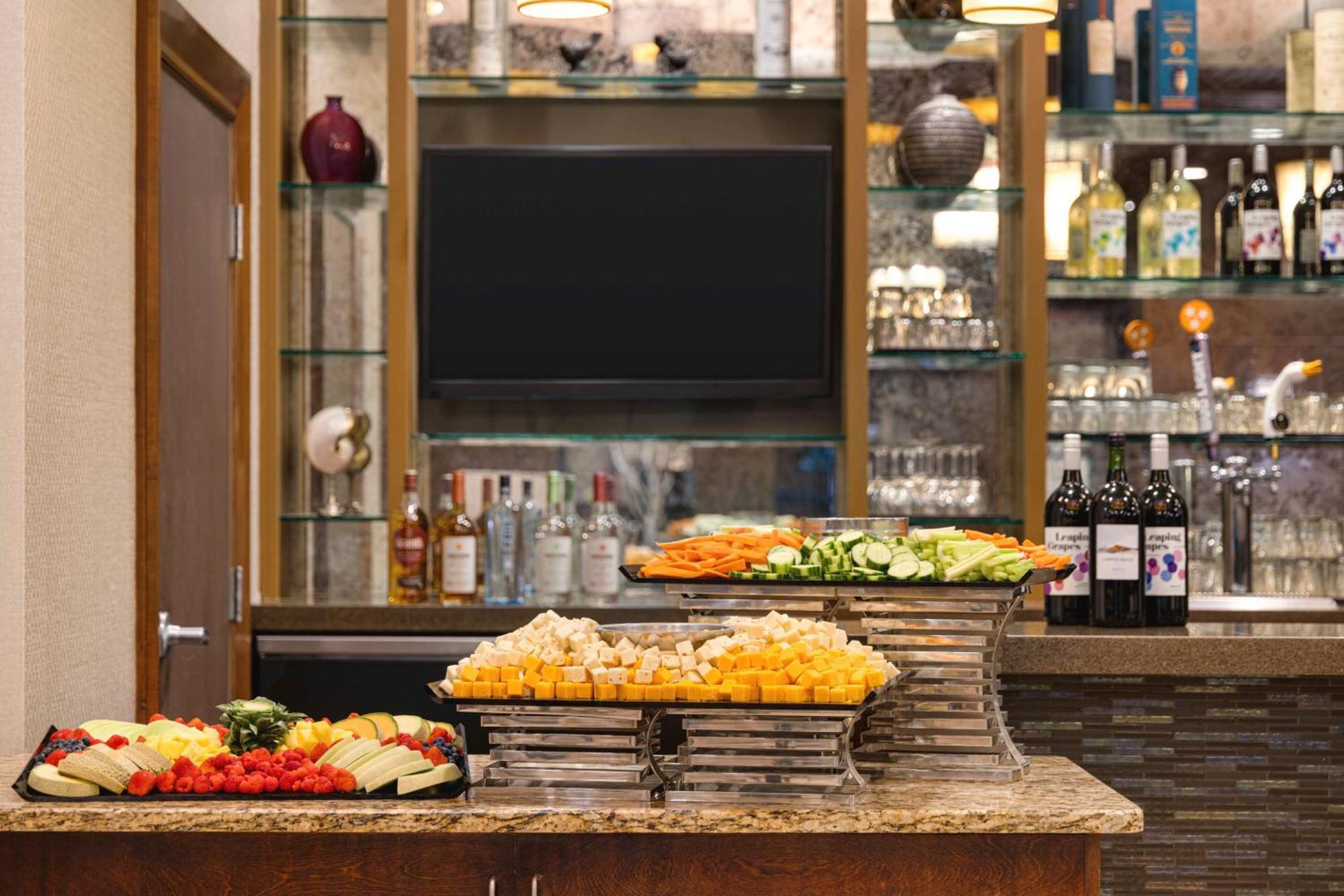 Embassy Suites Chattanooga Hamilton Place Екстериор снимка