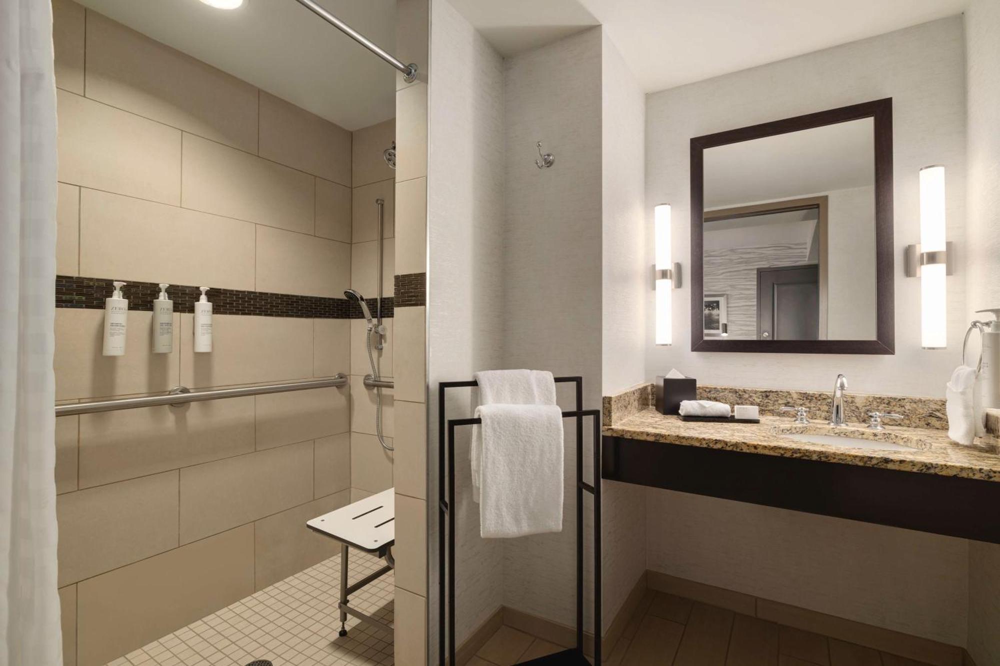Embassy Suites Chattanooga Hamilton Place Екстериор снимка