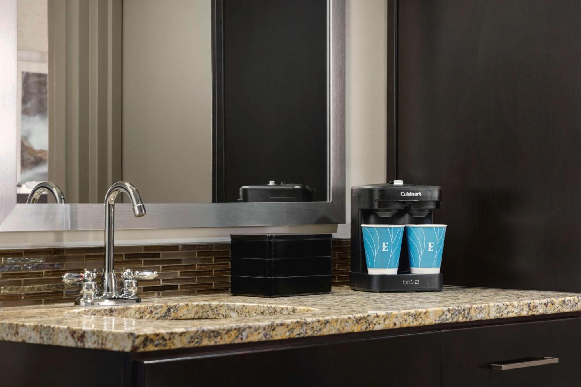 Embassy Suites Chattanooga Hamilton Place Екстериор снимка