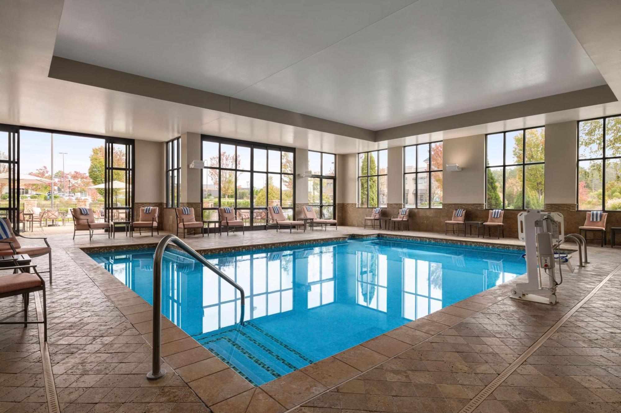 Embassy Suites Chattanooga Hamilton Place Екстериор снимка